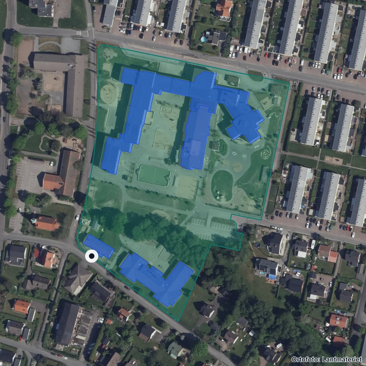 Flygbild över Kärraskolan F-9, ortofoto från Lantmäteriet