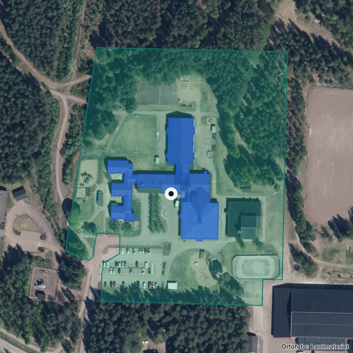 Flygbild över Bergetskolan, ortofoto från Lantmäteriet