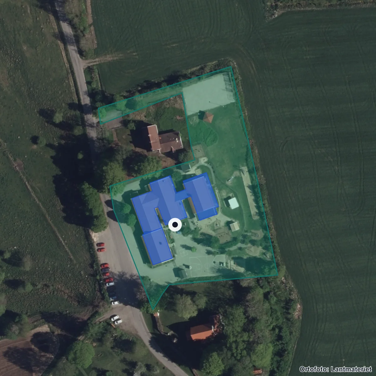 Flygbild över Eriksbergs skola, ortofoto från Lantmäteriet