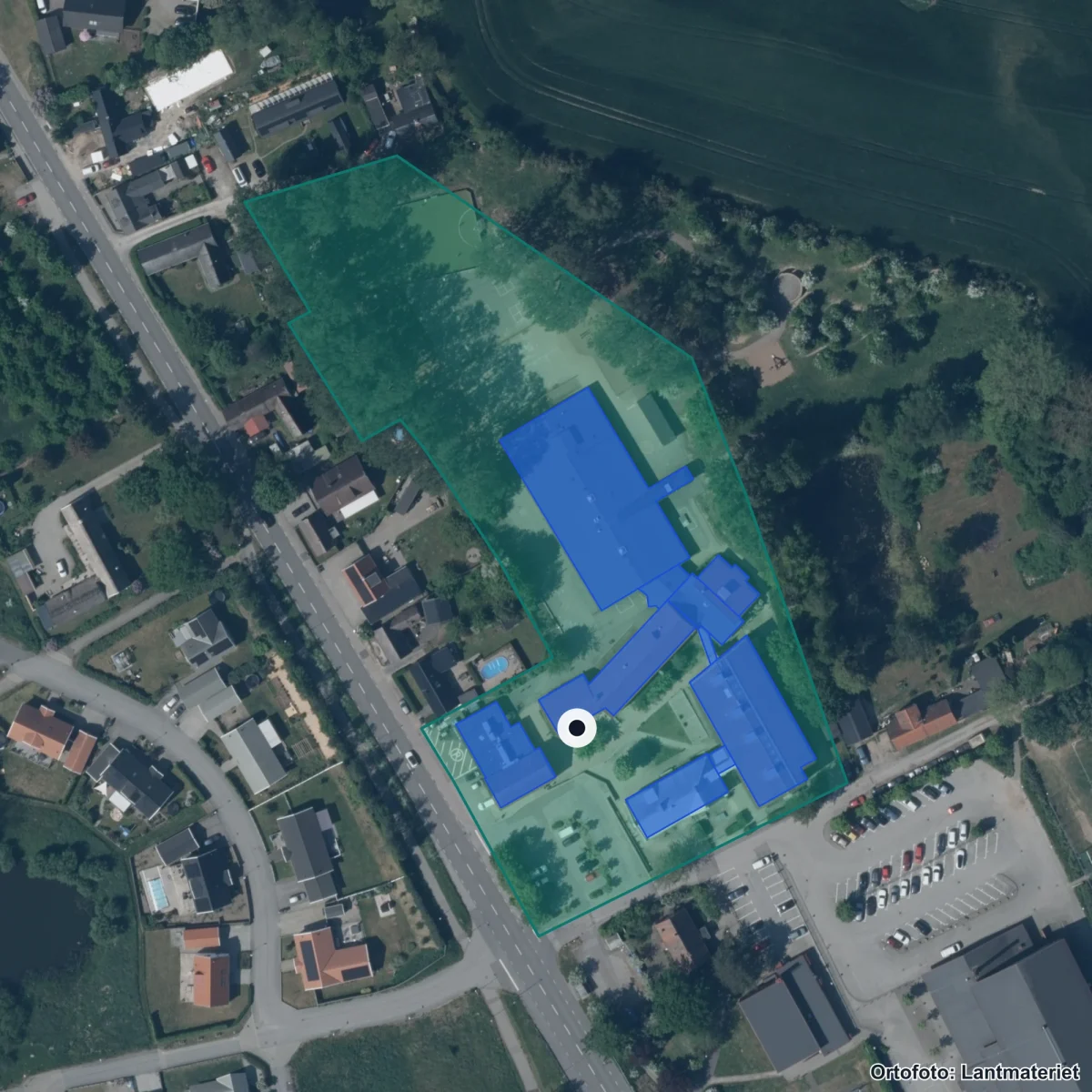 Flygbild över Noblaskolan Västra Ingelstad, ortofoto från Lantmäteriet