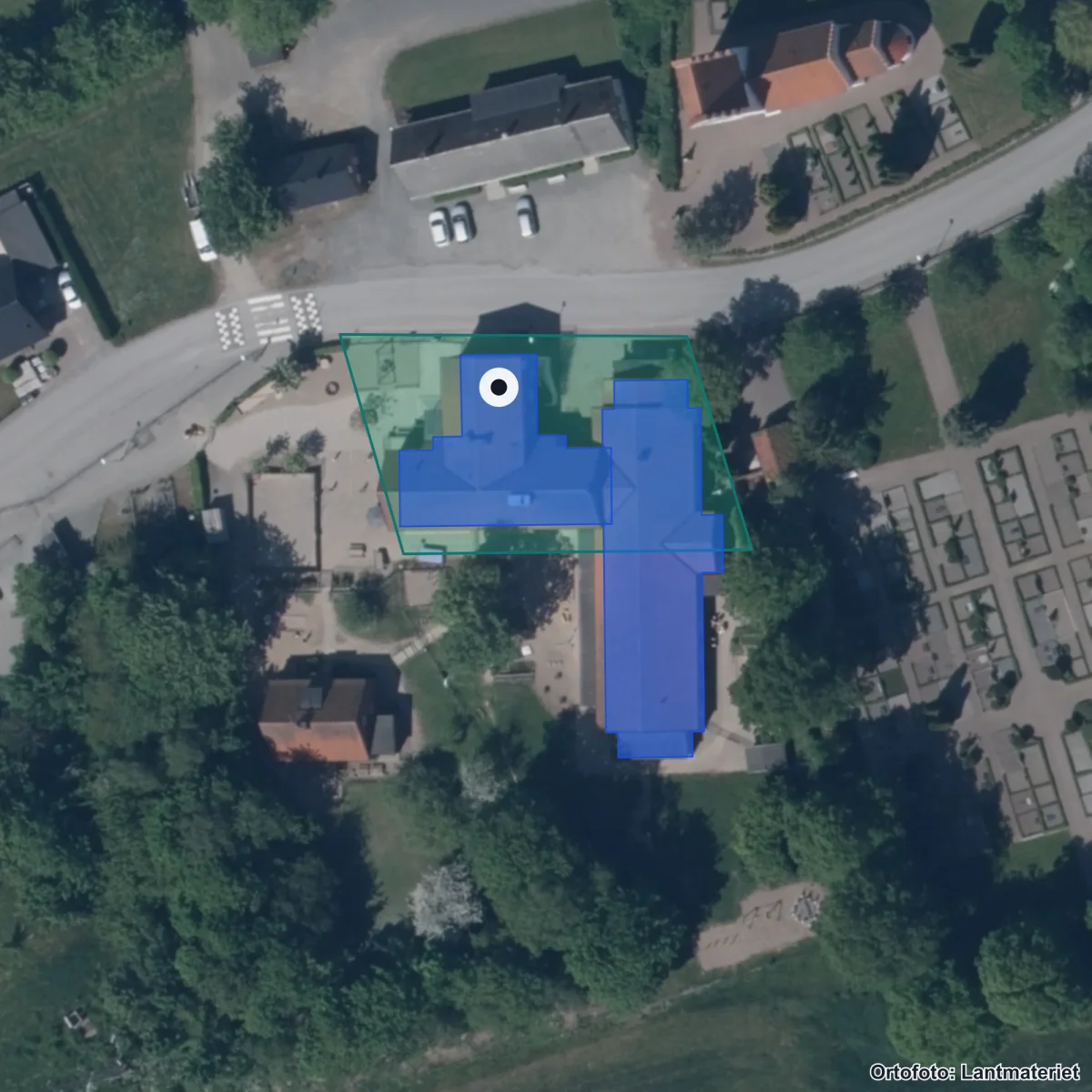 Flygbild över Hedeskoga skola, ortofoto från Lantmäteriet