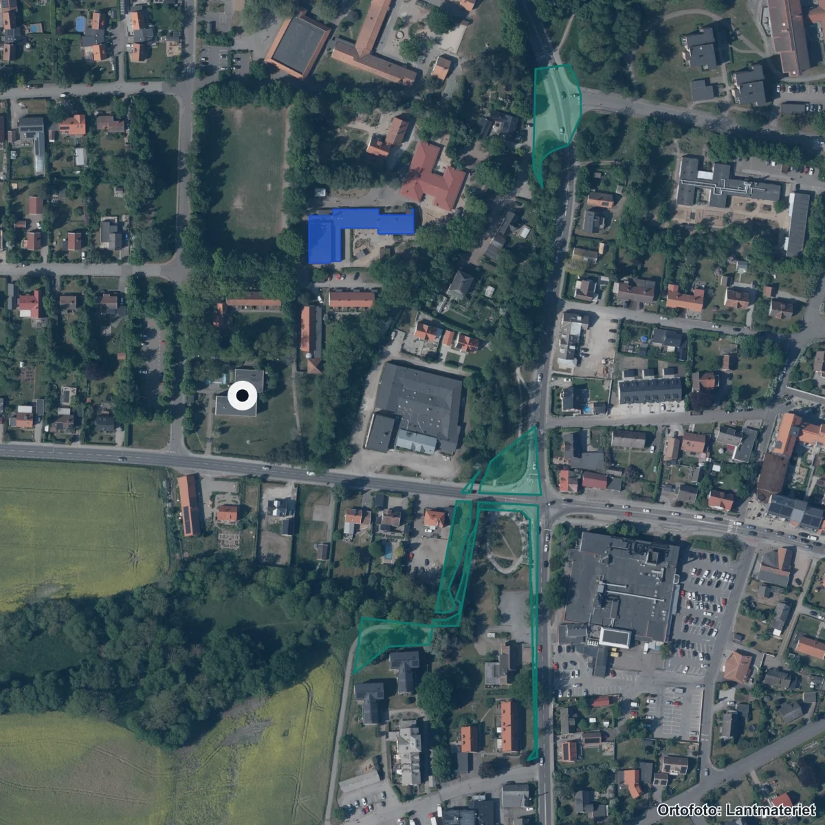 Flygbild över Byskolan, ortofoto från Lantmäteriet