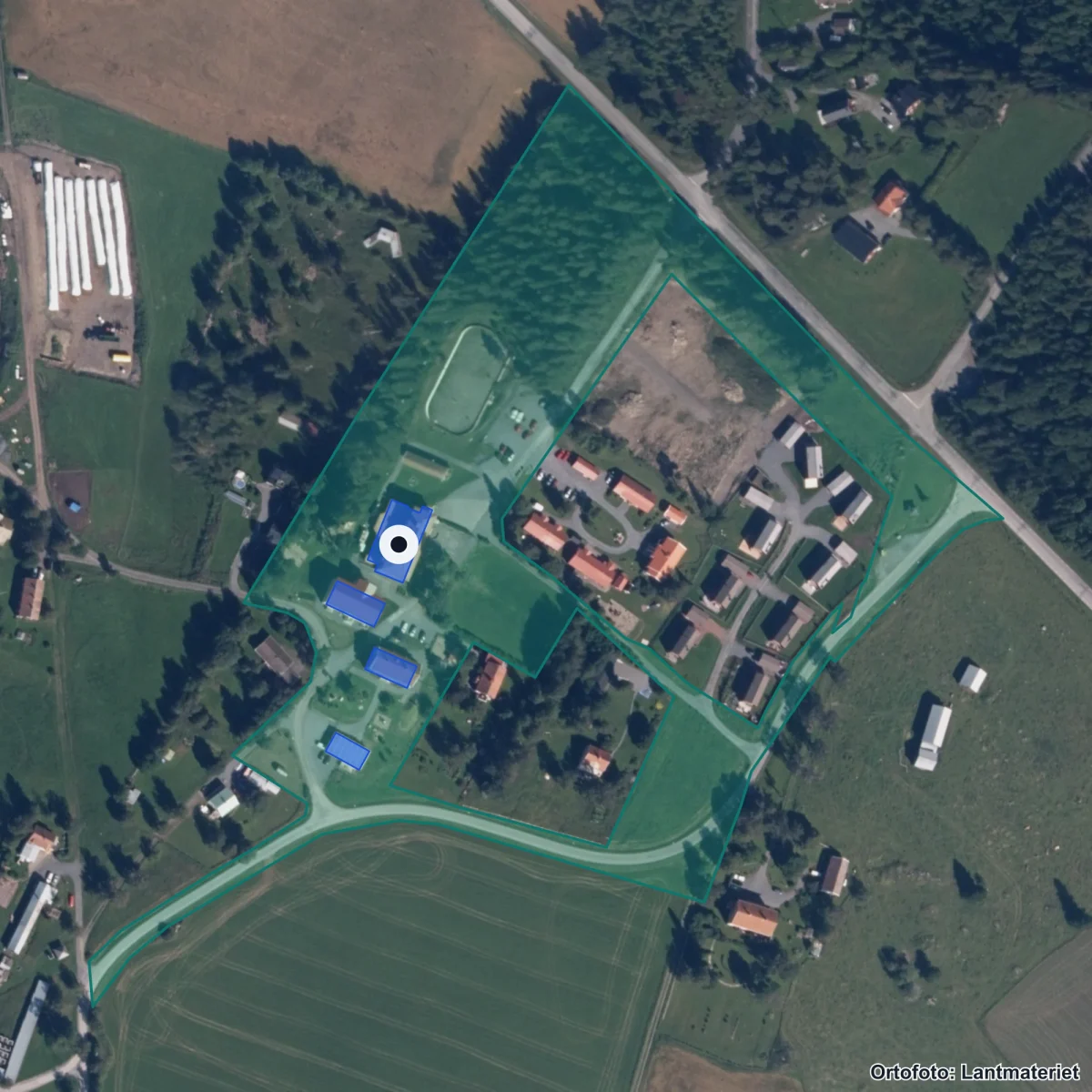 Flygbild över Rödöns skola, ortofoto från Lantmäteriet