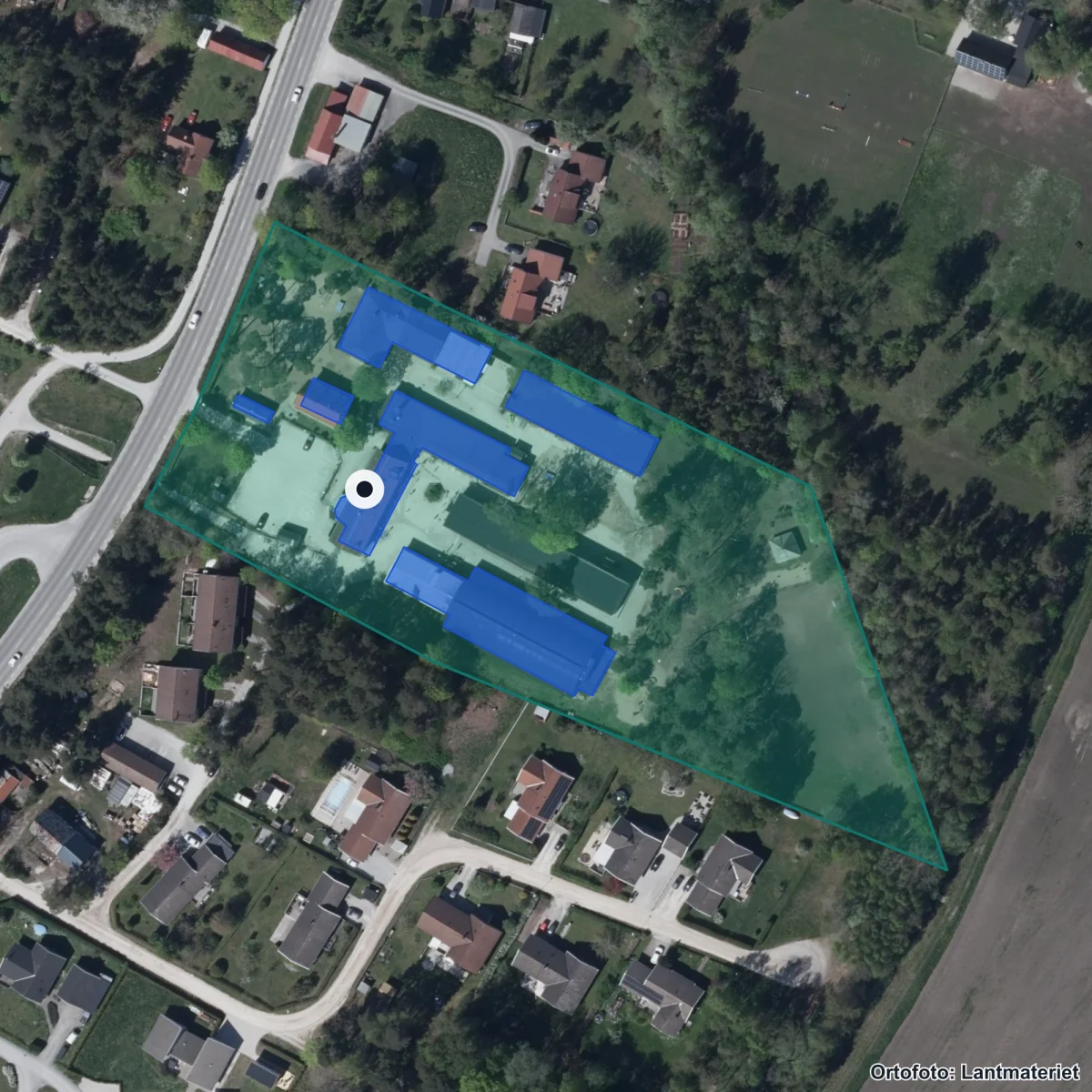 Flygbild över Västerhejde skola, ortofoto från Lantmäteriet