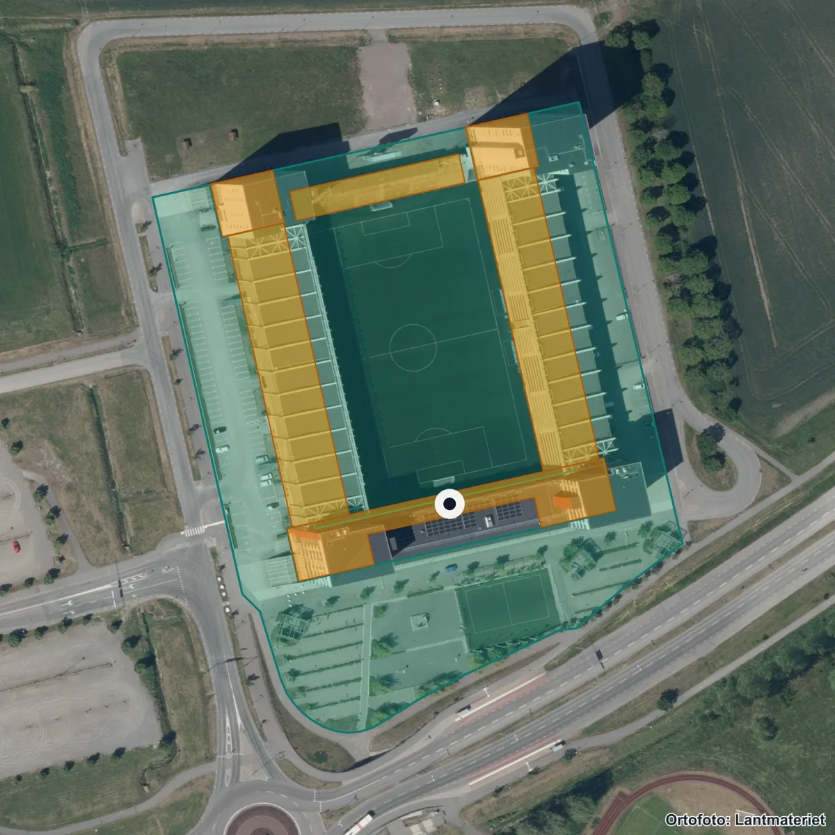 Flygbild över Arenaskolan, ortofoto från Lantmäteriet