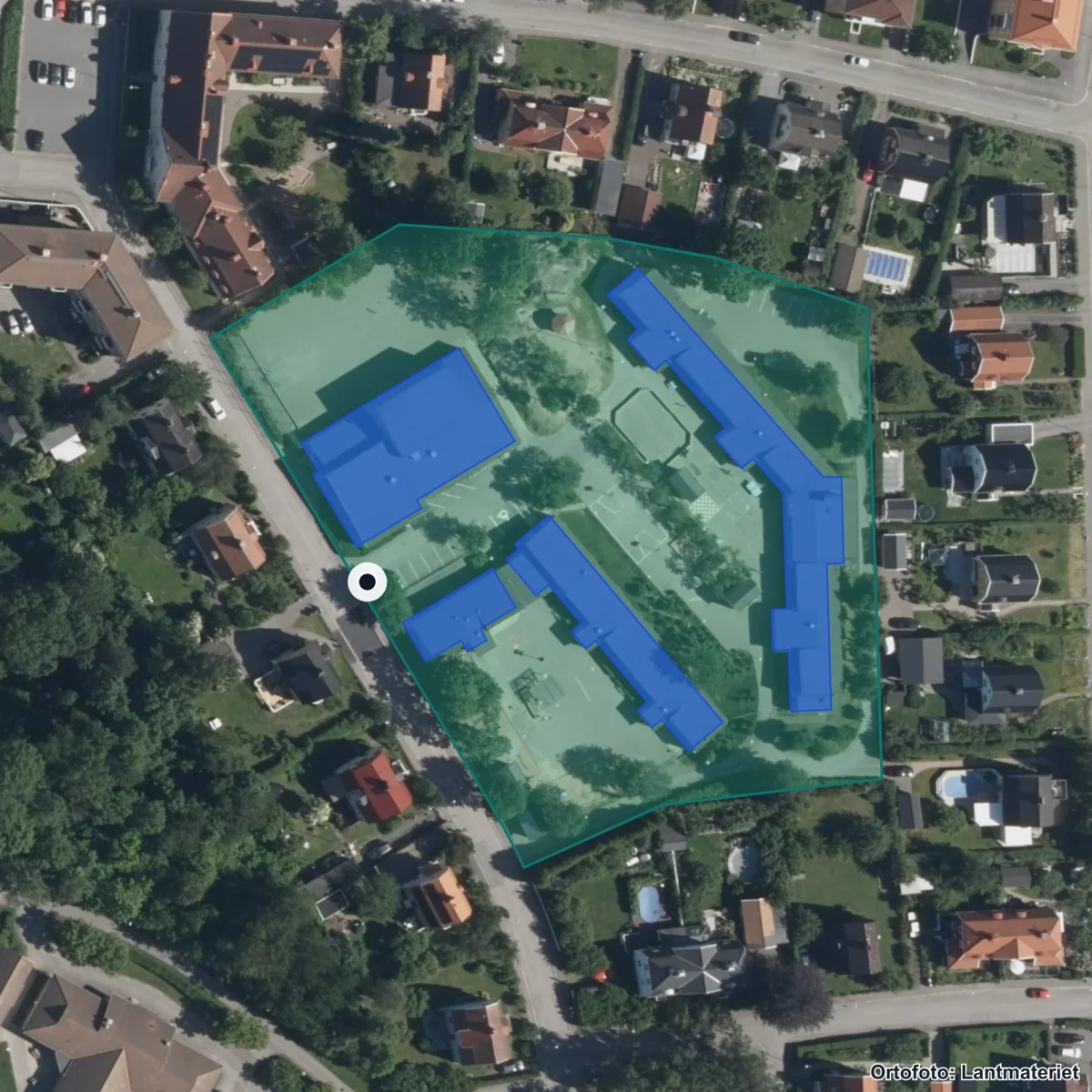 Flygbild över Oxelbergsskolan, ortofoto från Lantmäteriet