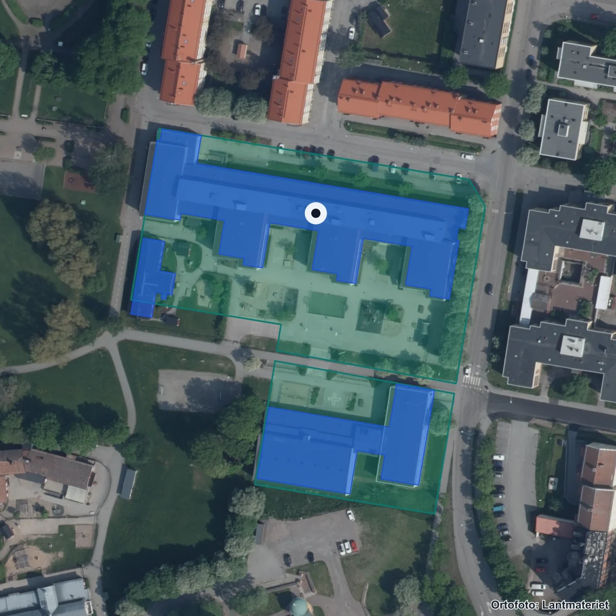 Flygbild över Staffansskolan, ortofoto från Lantmäteriet