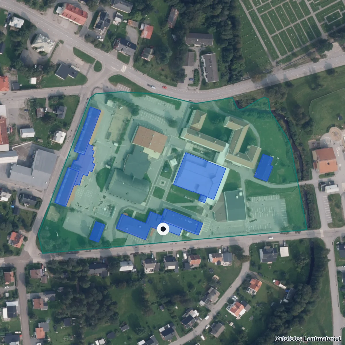 Flygbild över Nordmalings gymnasieskola, ortofoto från Lantmäteriet