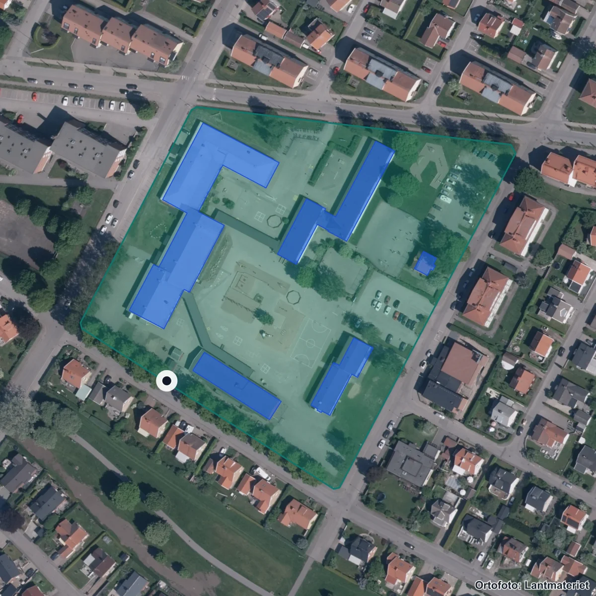 Flygbild över Månesköldskolan, ortofoto från Lantmäteriet