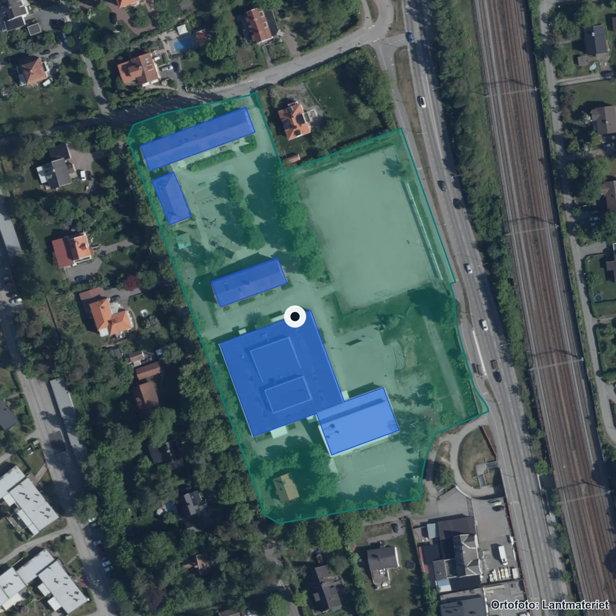 Flygbild över Dibber International School Sollentuna, ortofoto från Lantmäteriet