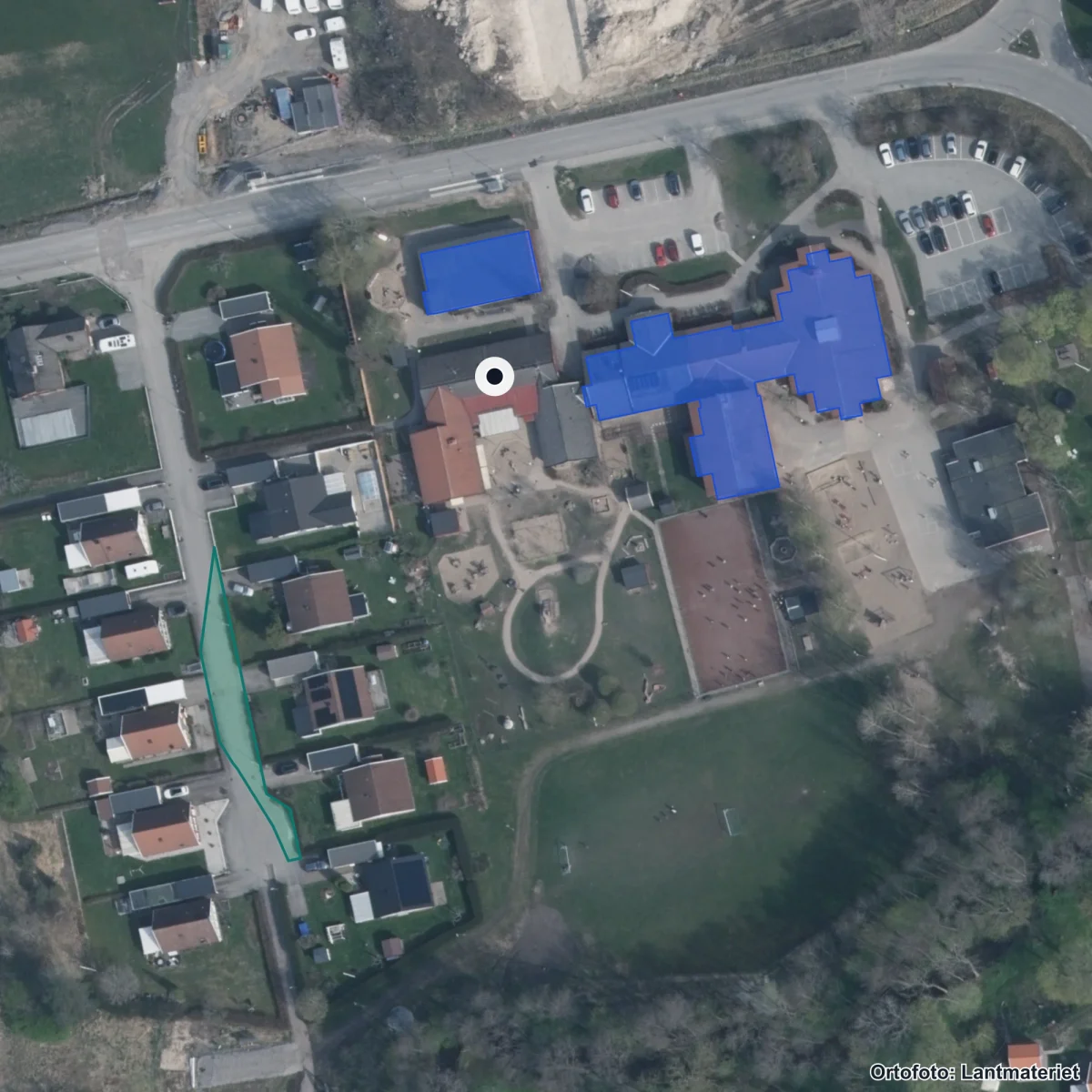 Flygbild över Ekeby skola, ortofoto från Lantmäteriet