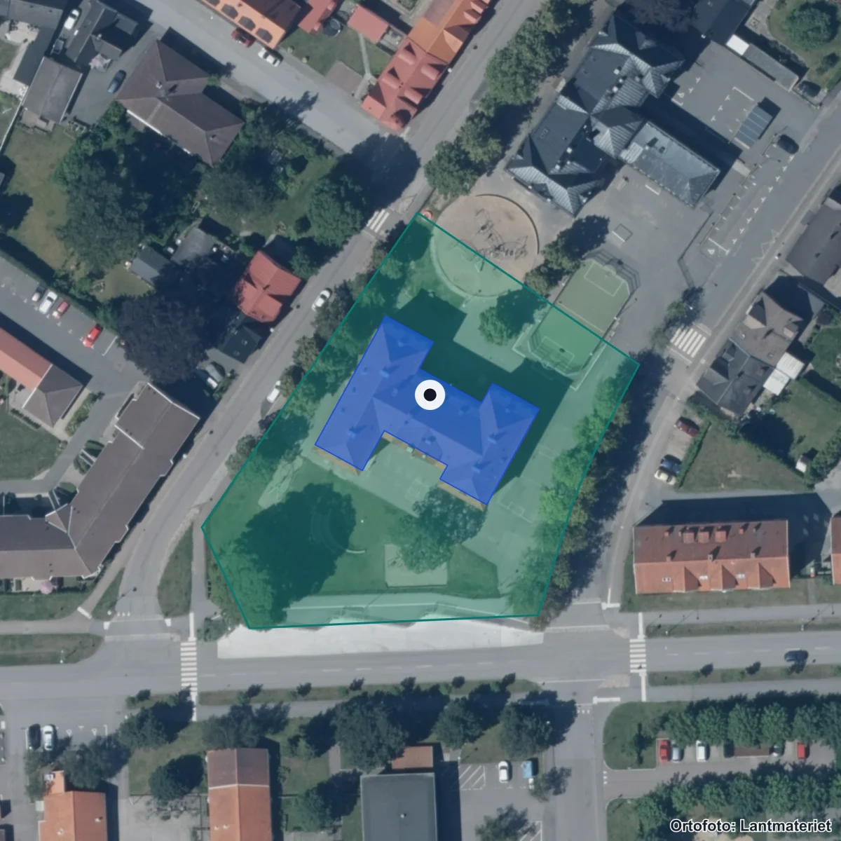 Flygbild över Byavångsskolan, ortofoto från Lantmäteriet