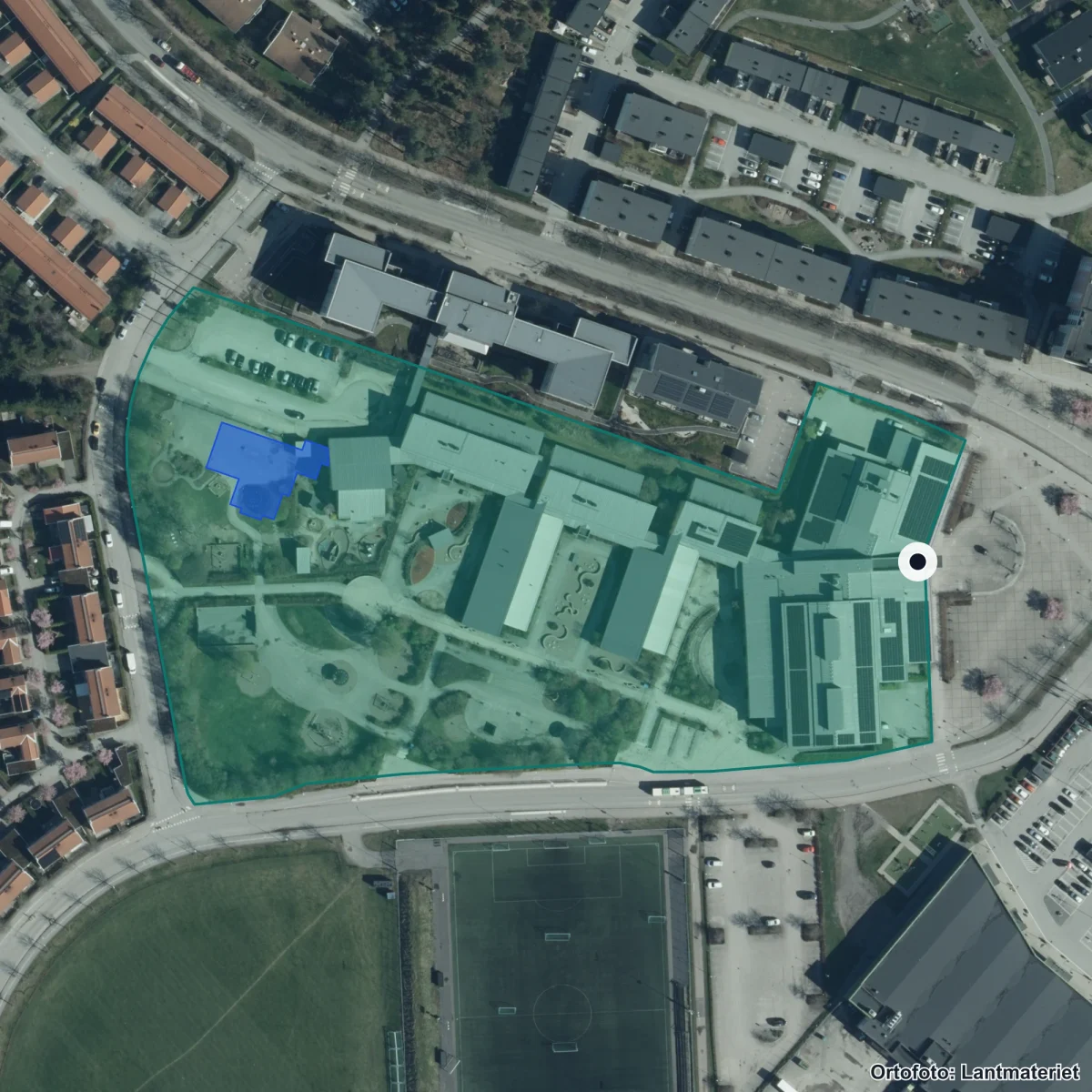 Flygbild över Västra Stenhagenskolan, ortofoto från Lantmäteriet