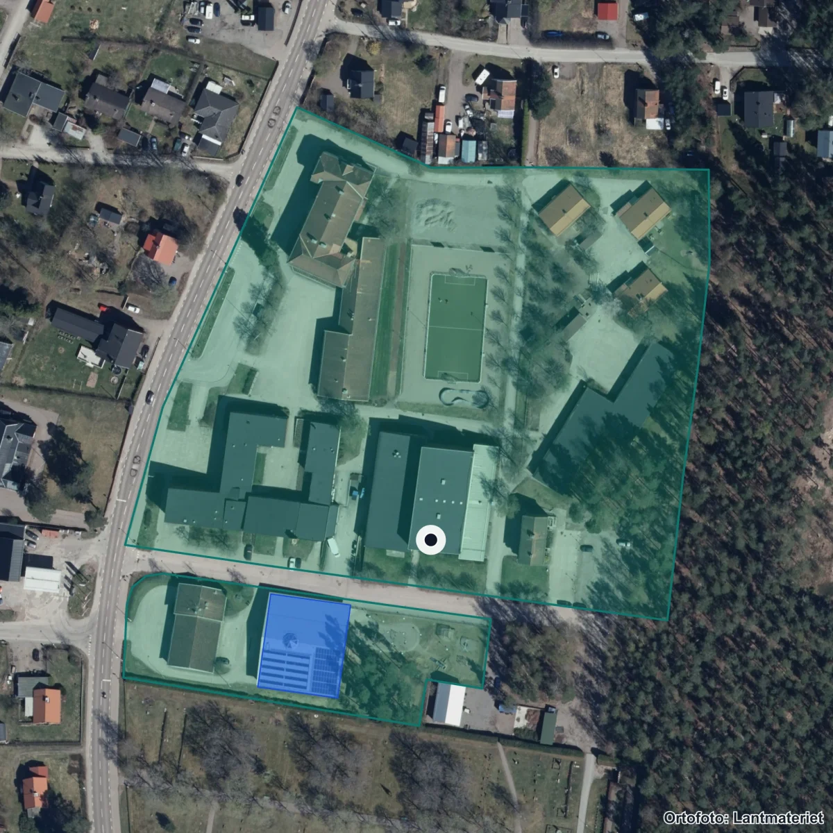 Flygbild över Johan-Olovskolan, ortofoto från Lantmäteriet
