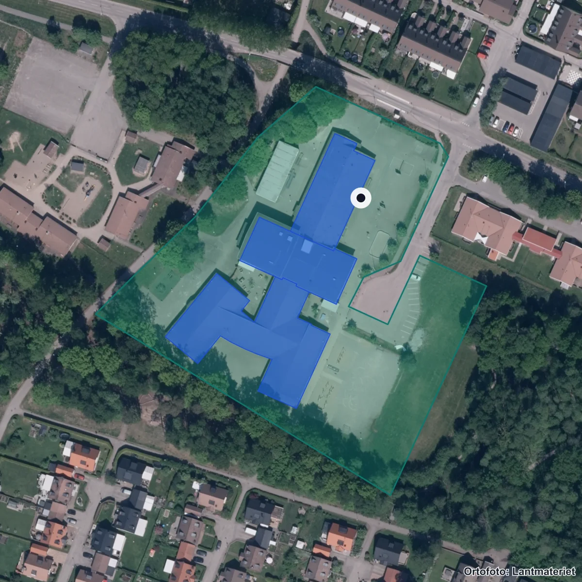 Flygbild över Granås skola 4-6, ortofoto från Lantmäteriet