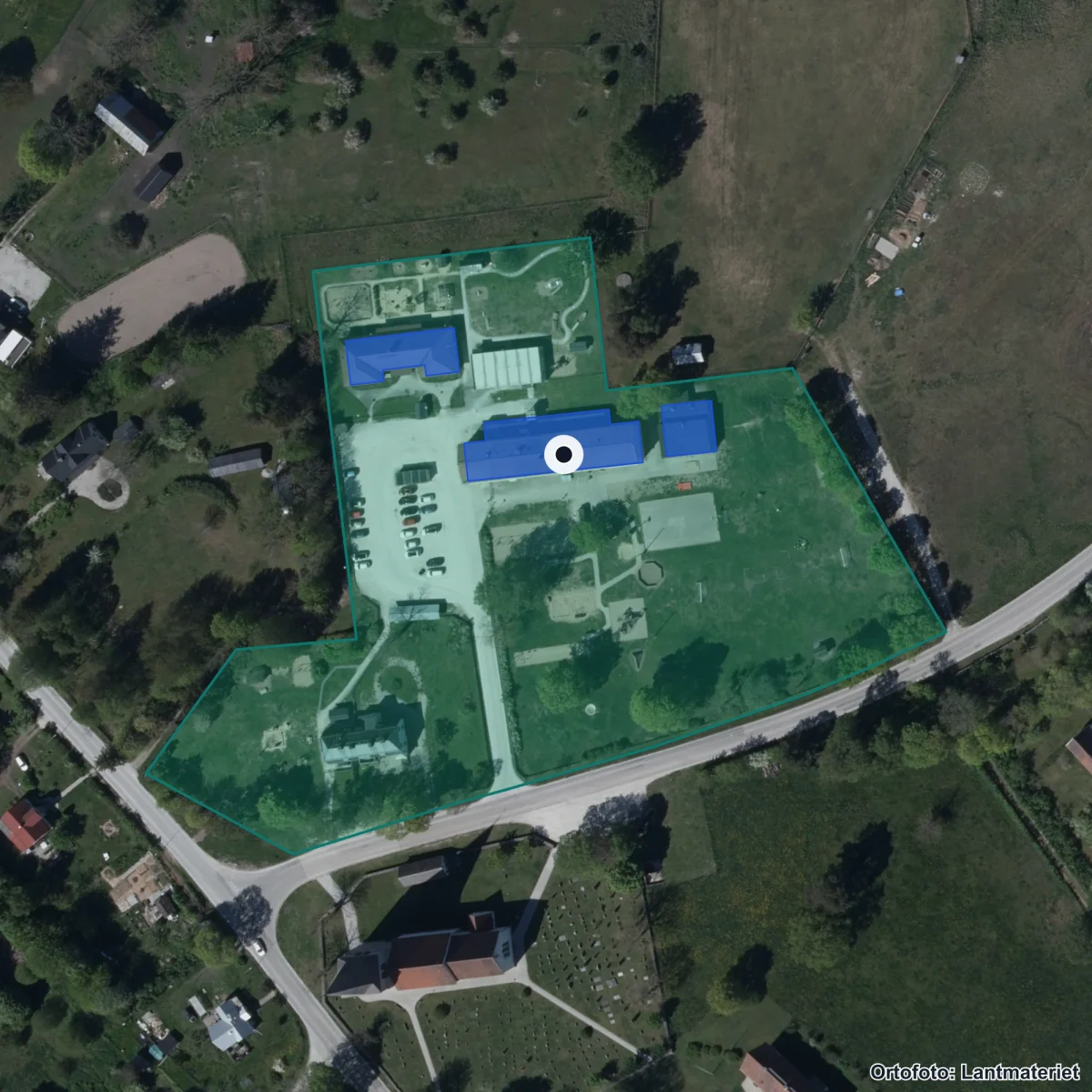 Flygbild över Sanda skola, ortofoto från Lantmäteriet