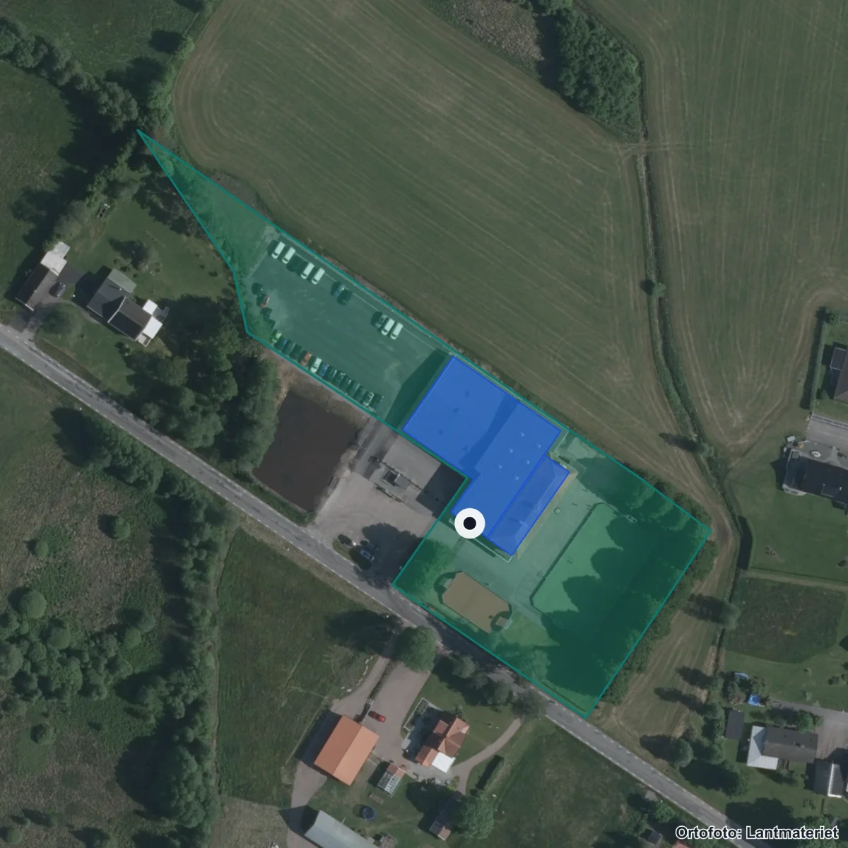 Flygbild över OneSchool Global Nyby Campus Grundskola, ortofoto från Lantmäteriet