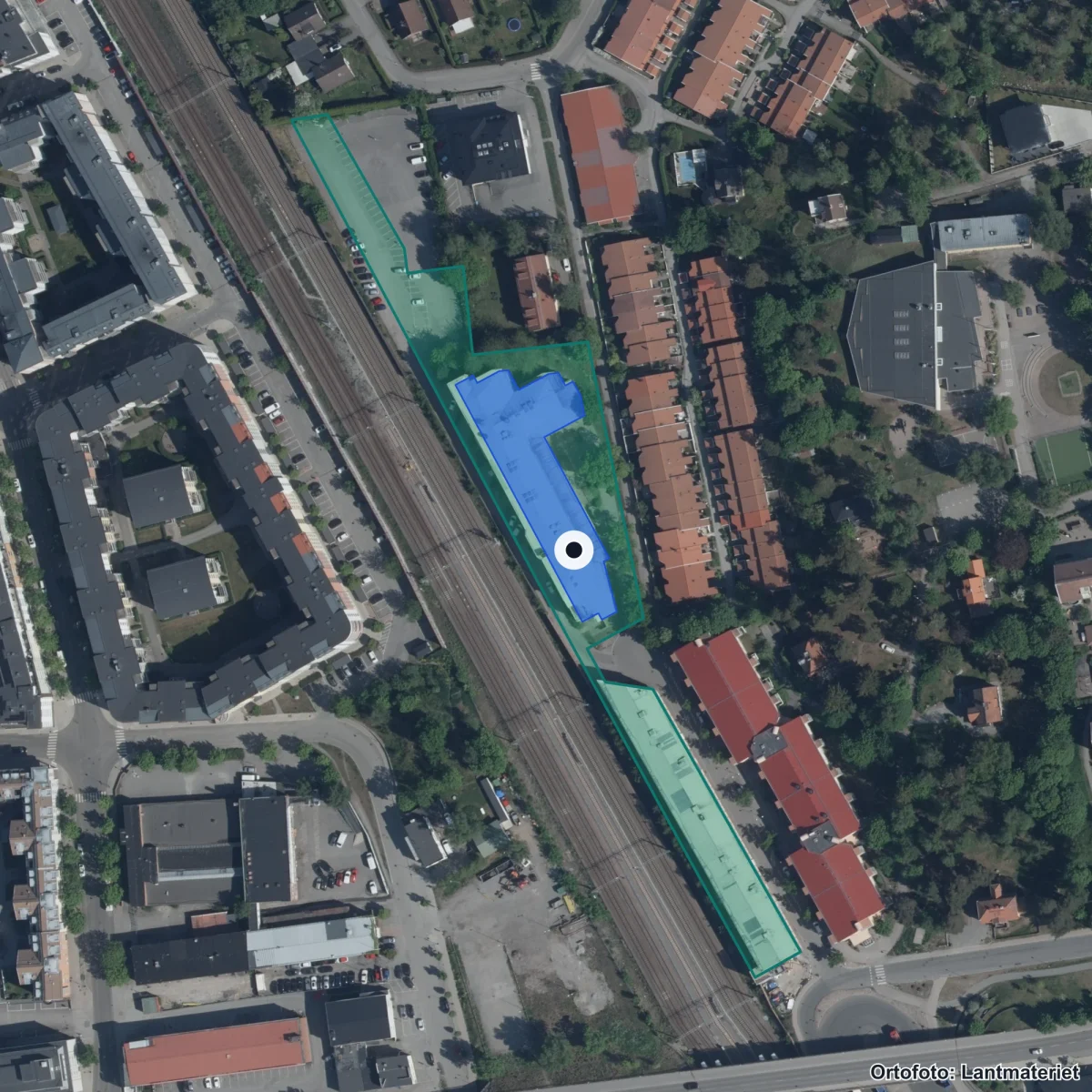 Flygbild över KLARA Teoretiska Gymnasium Sollentuna, ortofoto från Lantmäteriet