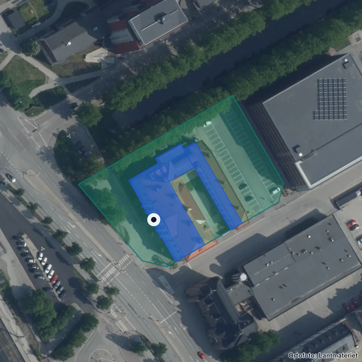 Flygbild över Affärsgymnasiet Gävle, ortofoto från Lantmäteriet