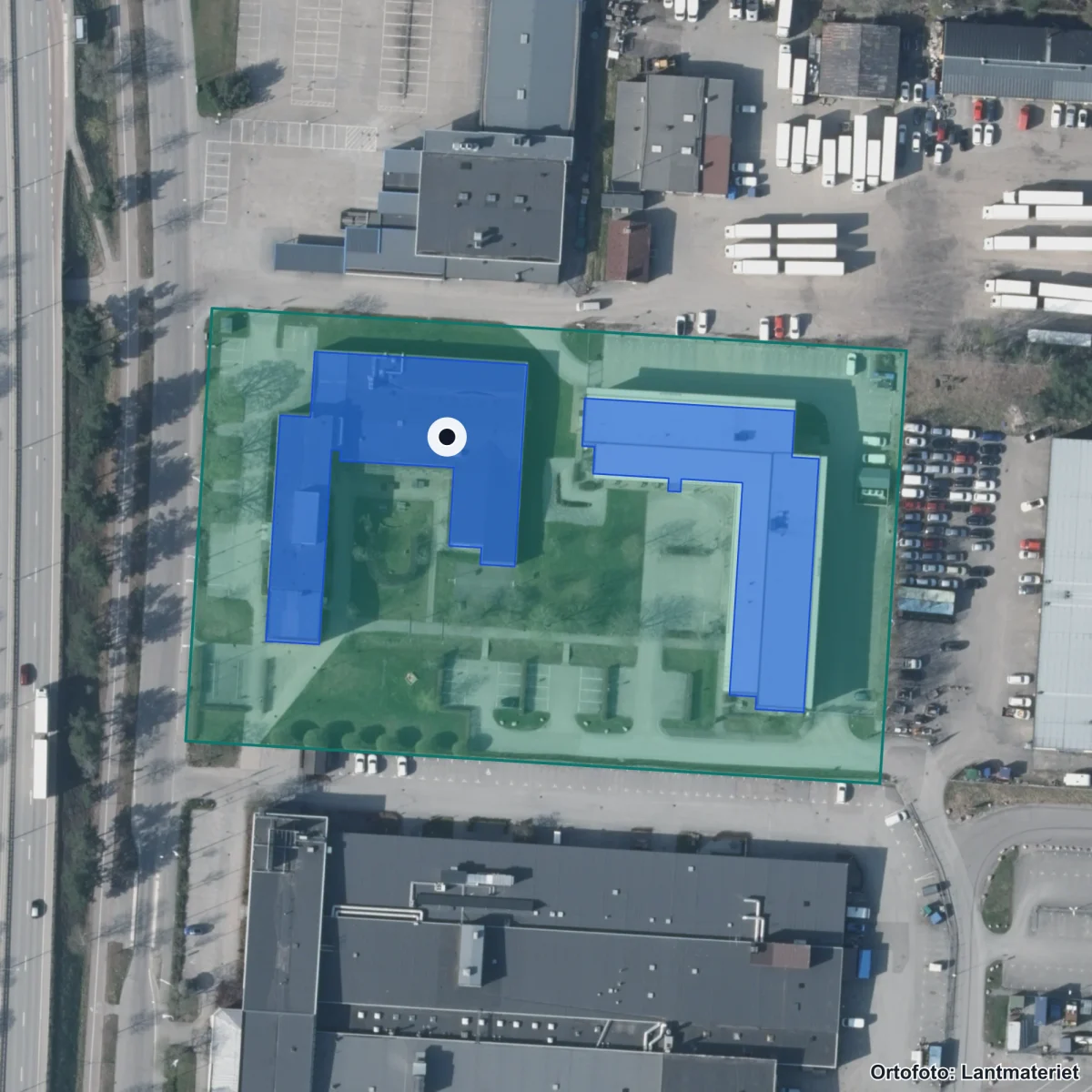Flygbild över Grillska Gymnasiet Örebro, ortofoto från Lantmäteriet