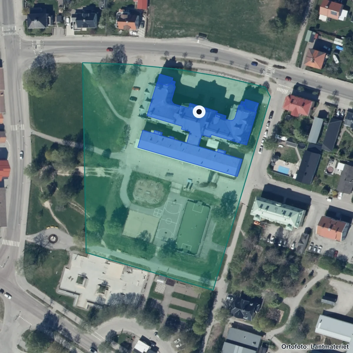 Flygbild över Östra skolan, ortofoto från Lantmäteriet
