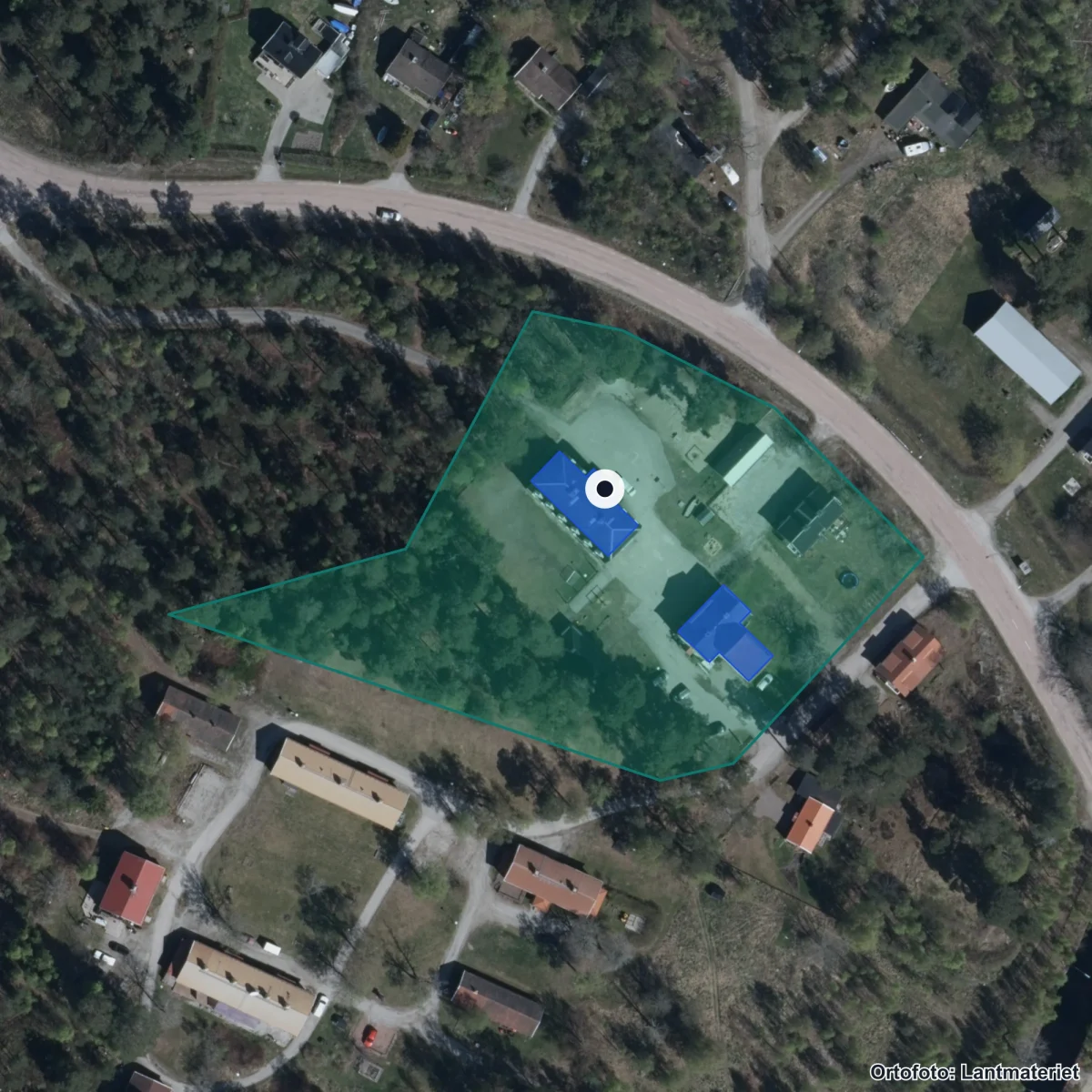 Flygbild över Stocka skola, ortofoto från Lantmäteriet