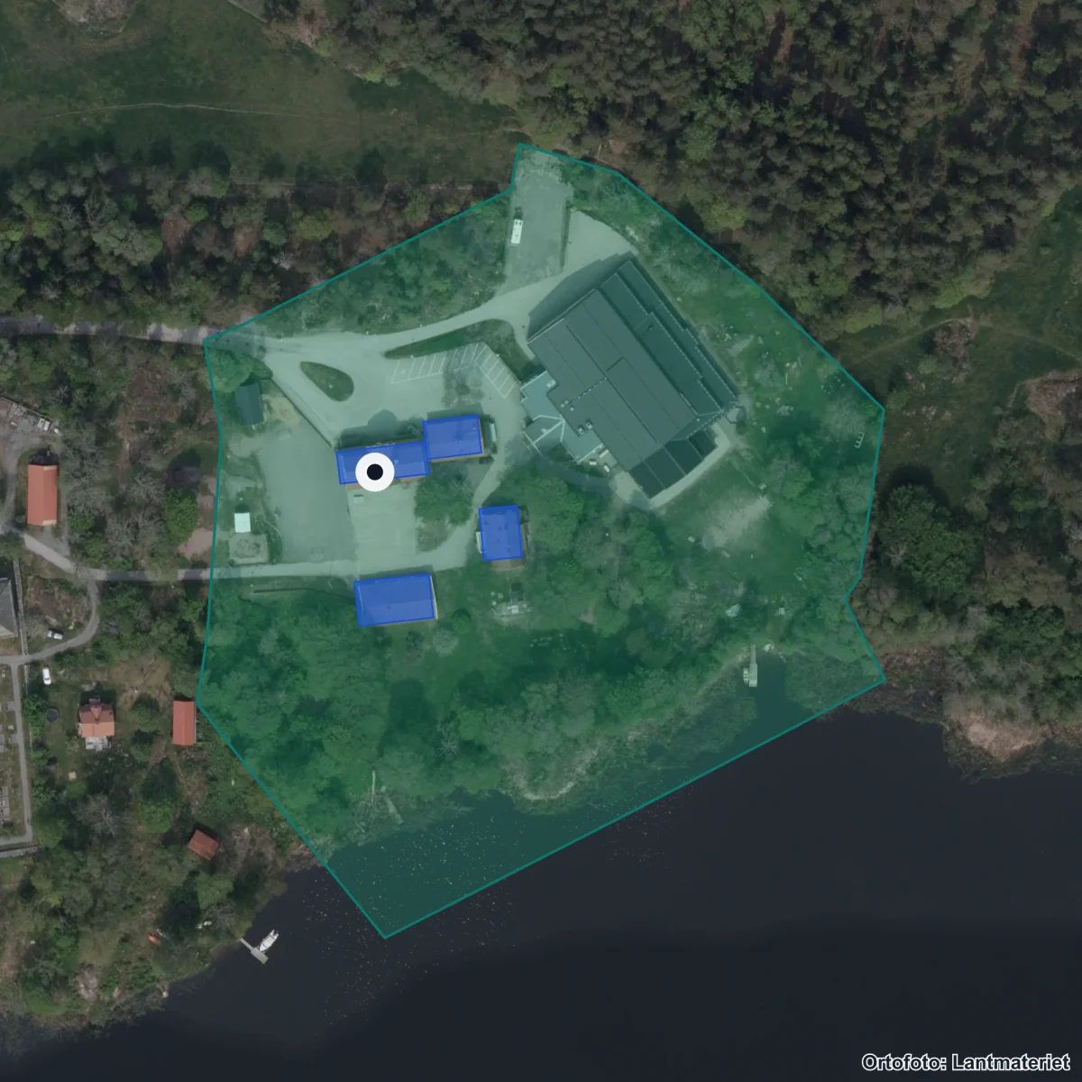 Flygbild över Rådmansö skola, ortofoto från Lantmäteriet