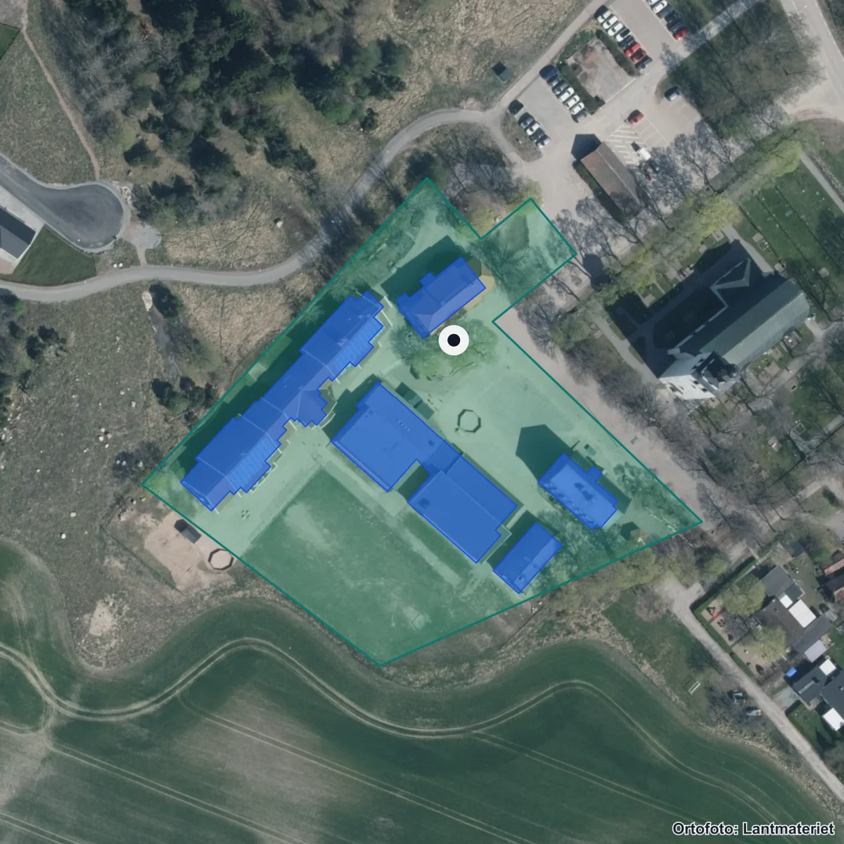 Flygbild över Dingtuna skola, ortofoto från Lantmäteriet