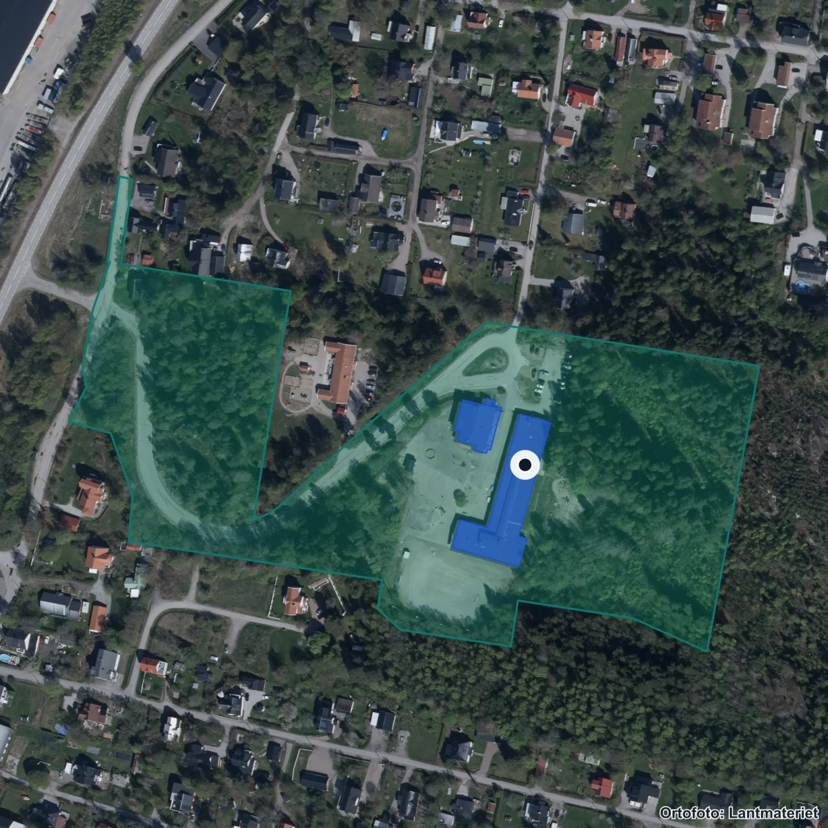 Flygbild över Essviks skola, ortofoto från Lantmäteriet