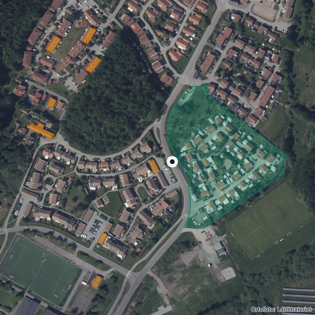 Flygbild över Munkegärdeskolan, ortofoto från Lantmäteriet