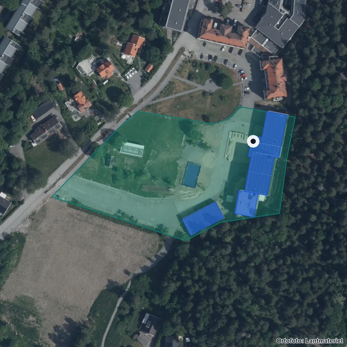 Flygbild över Margarethaskolan, ortofoto från Lantmäteriet