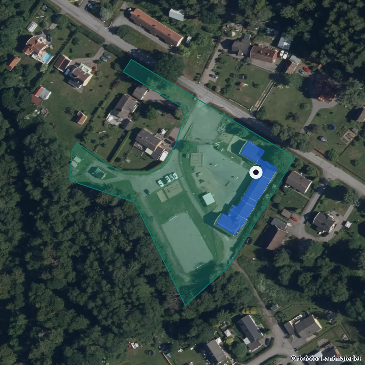 Flygbild över Kvarsebo skola, ortofoto från Lantmäteriet