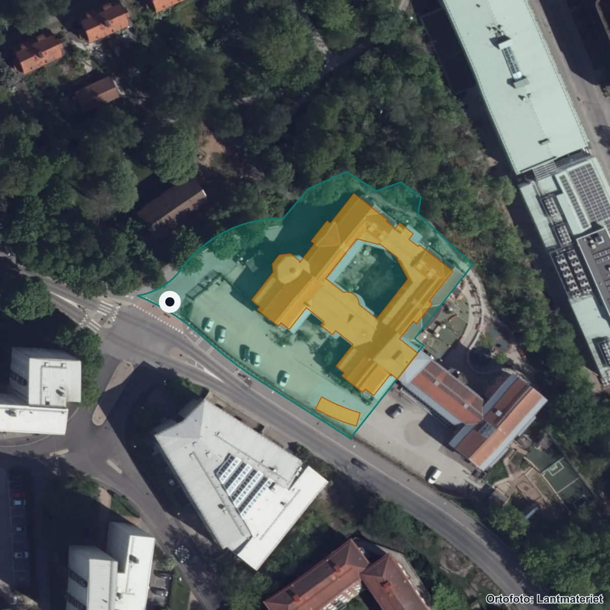 Flygbild över Montessoriskolan Alexandra, ortofoto från Lantmäteriet