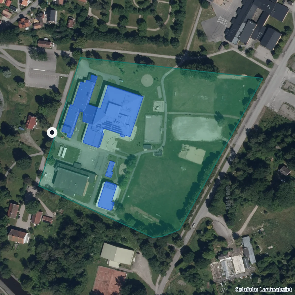 Flygbild över Slottsskolan 7-9, ortofoto från Lantmäteriet