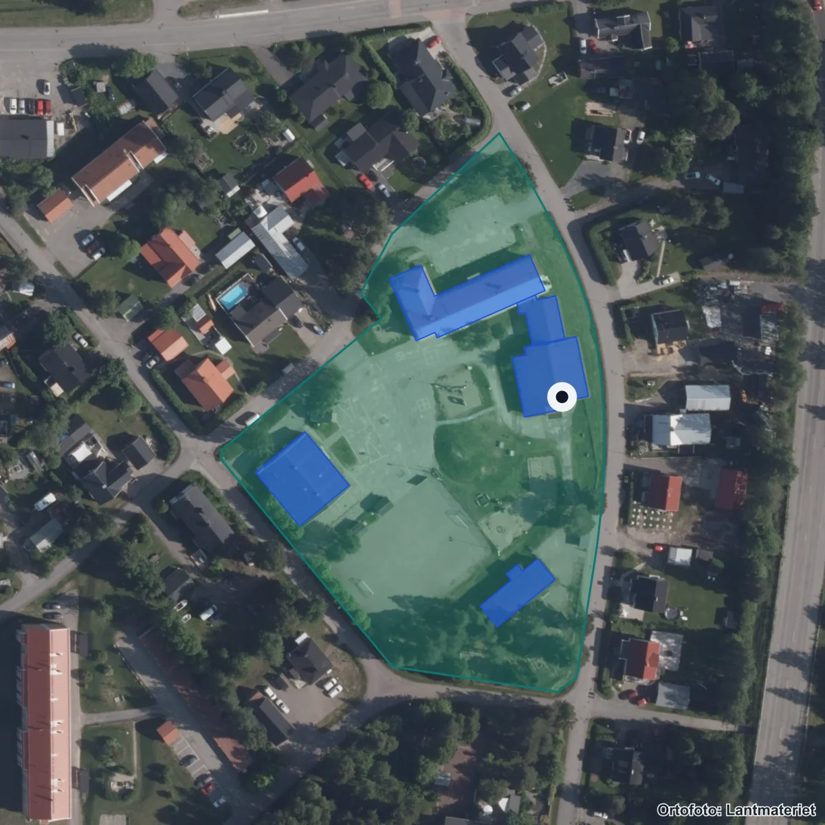 Flygbild över Klubbgärdsskolan, ortofoto från Lantmäteriet