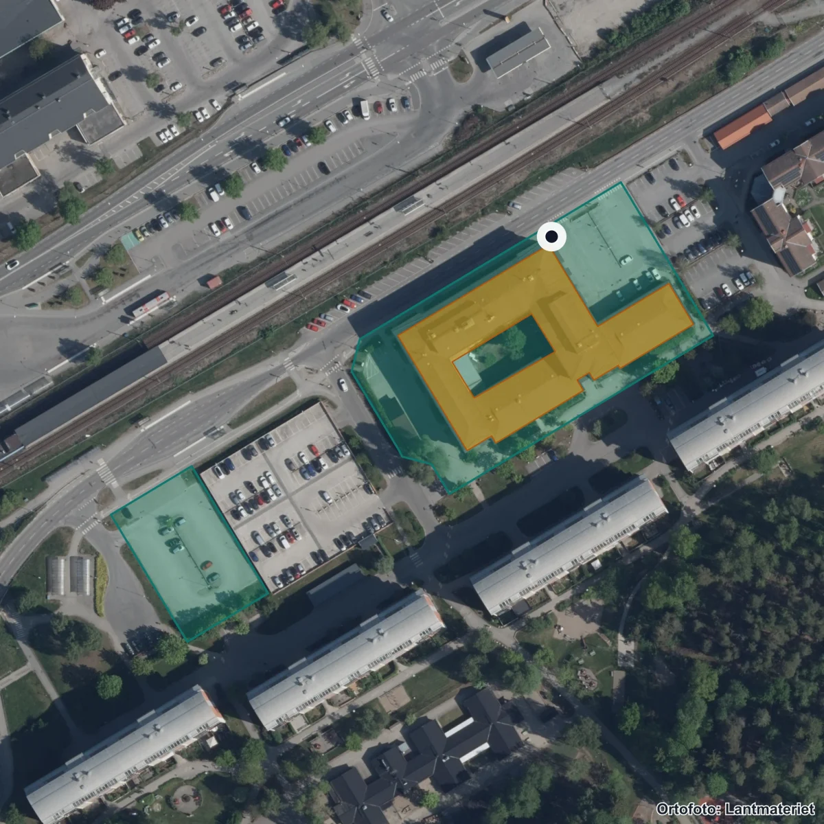 Flygbild över södertörns gymnasium, ortofoto från Lantmäteriet