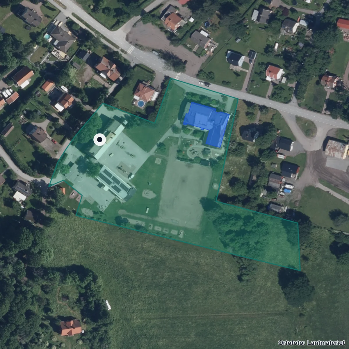 Flygbild över Skyttorps skola, ortofoto från Lantmäteriet