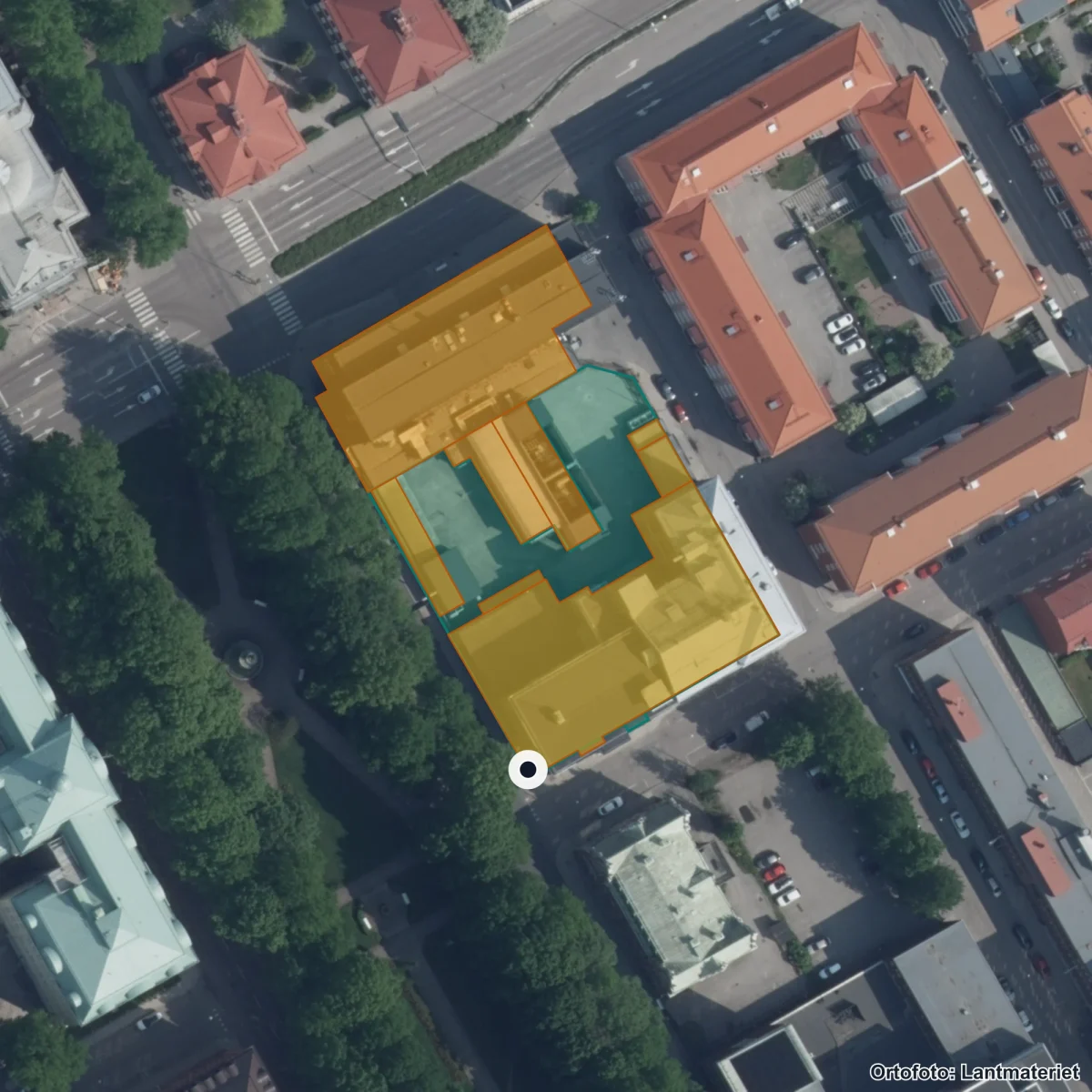 Flygbild över Solängen anpassad grundskola, ortofoto från Lantmäteriet