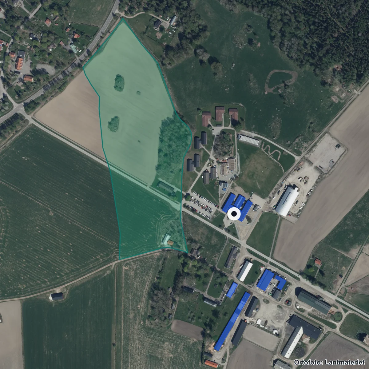 Flygbild över Ösby naturbruksgymnasium, ortofoto från Lantmäteriet