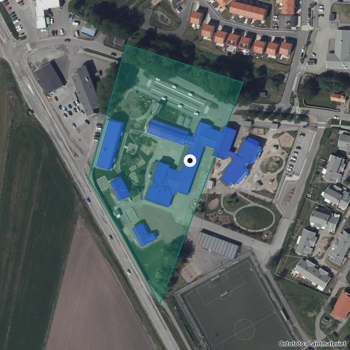 Flygbild över Kareby skola, ortofoto från Lantmäteriet
