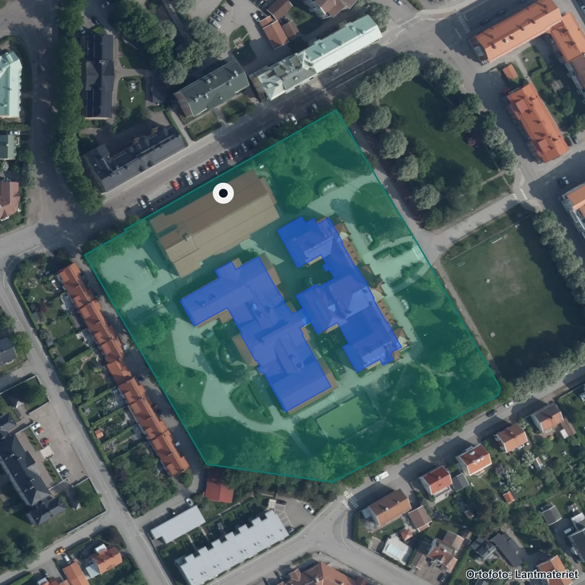 Flygbild över Vallbacksskolan, ortofoto från Lantmäteriet