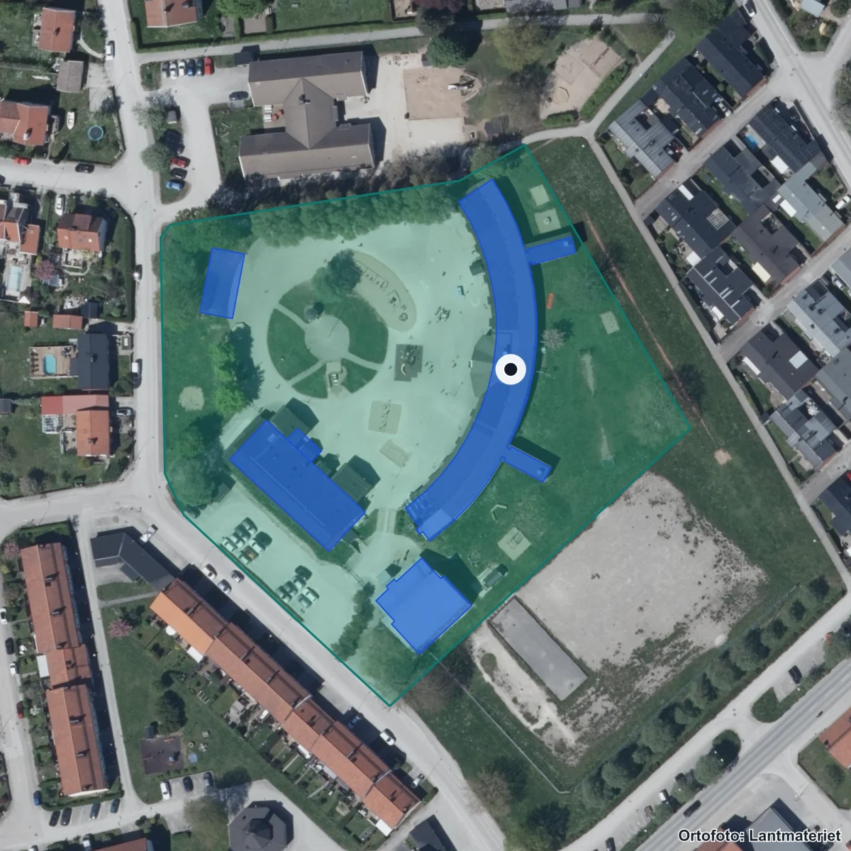 Flygbild över Lyckåkerskolan, ortofoto från Lantmäteriet