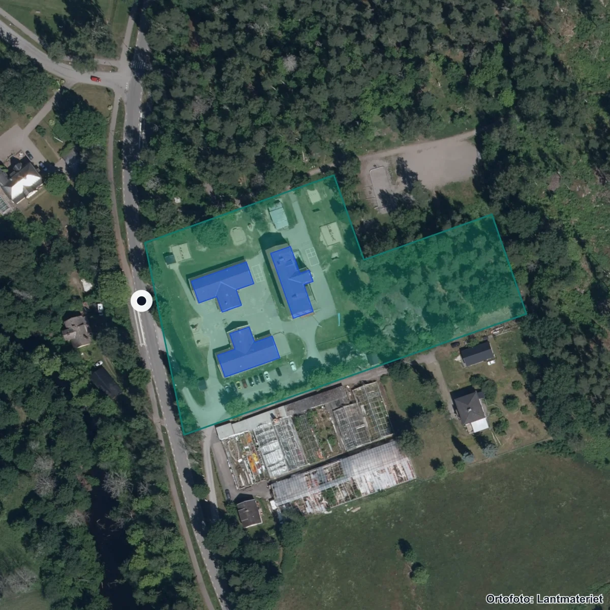 Flygbild över Lotorps skola, ortofoto från Lantmäteriet