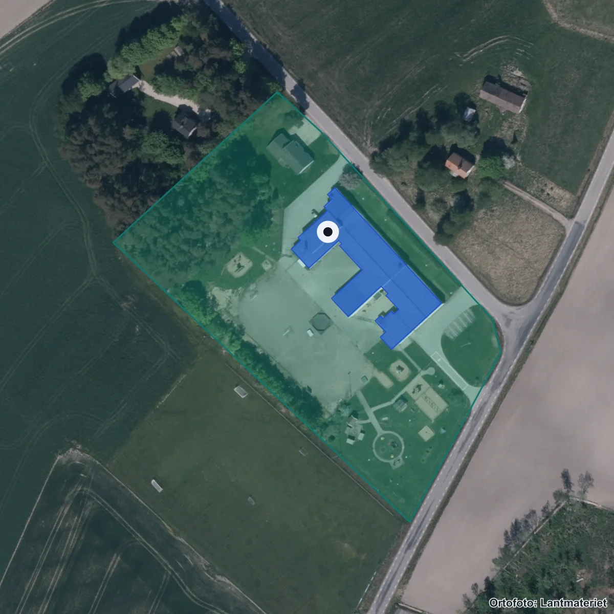 Flygbild över Skerruds skola 4-6, ortofoto från Lantmäteriet