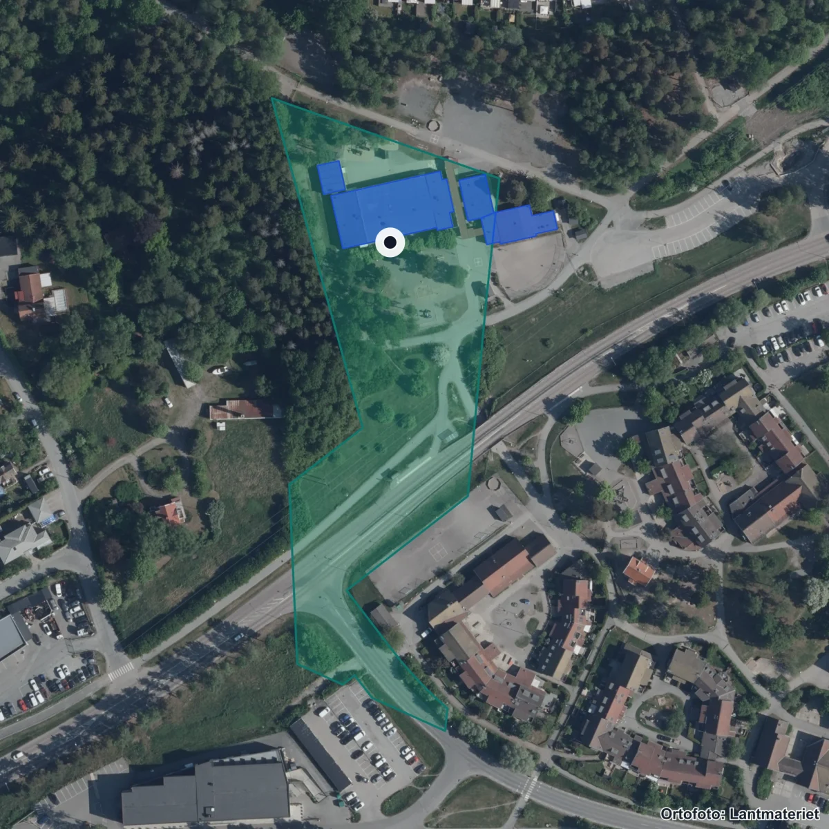 Flygbild över Breddenskolan, ortofoto från Lantmäteriet