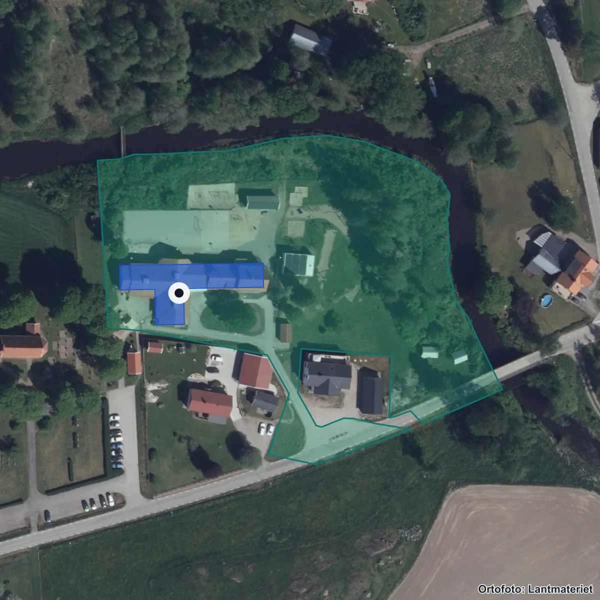 Flygbild över Eggvena skola, ortofoto från Lantmäteriet