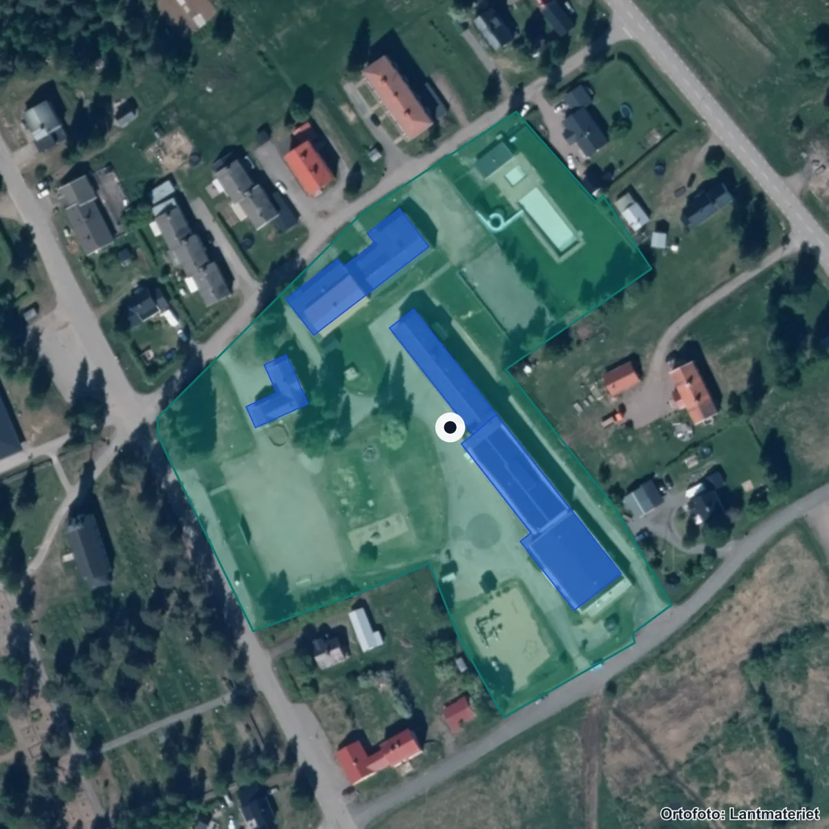 Flygbild över Gårdbyskolan, ortofoto från Lantmäteriet