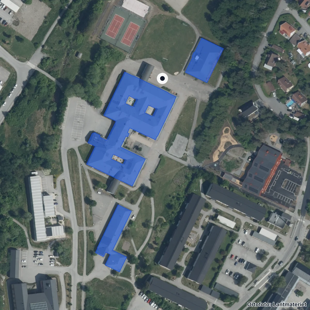 Flygbild över Mälarögymnasiet, ortofoto från Lantmäteriet