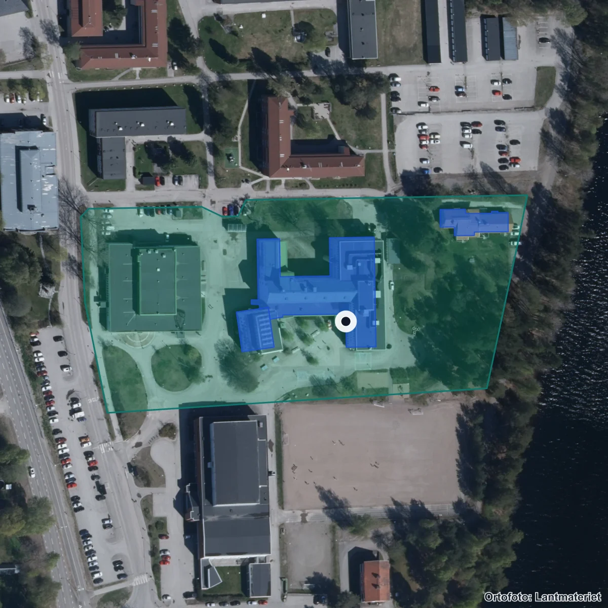 Flygbild över Nivrenaskolan, ortofoto från Lantmäteriet