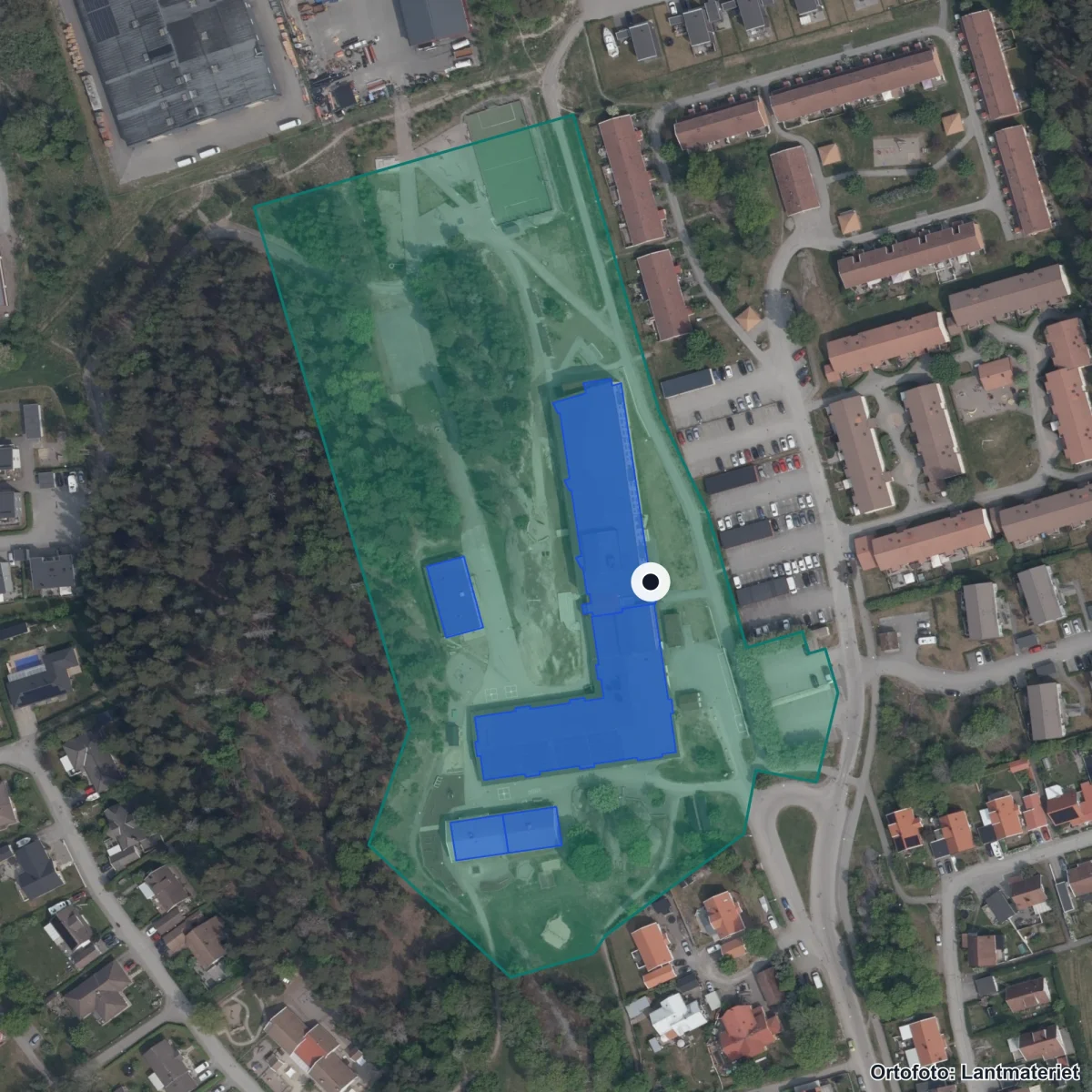 Flygbild över Skärlagskolan, ortofoto från Lantmäteriet